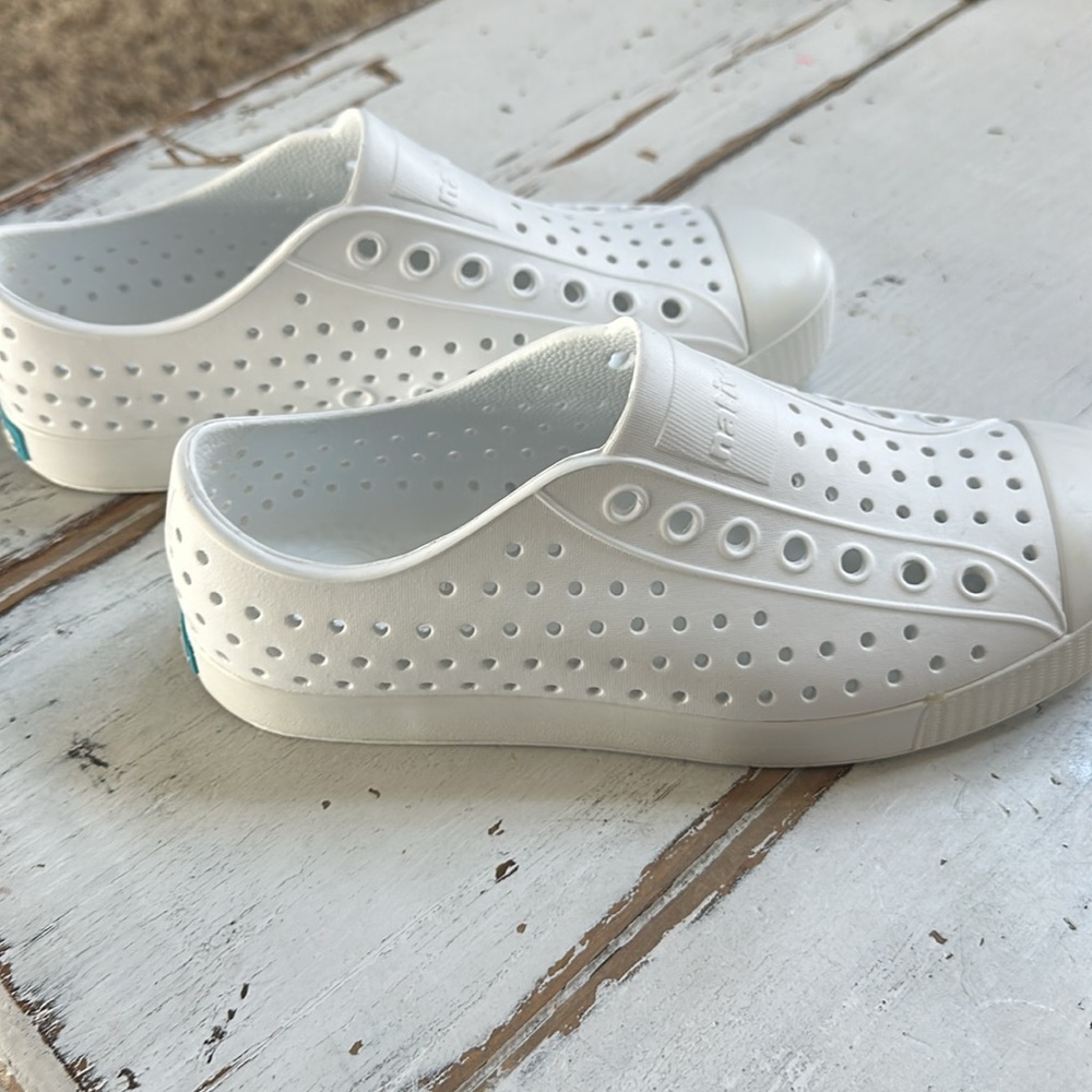 Native Shoes,‎ Jefferson , White, Size J6 (Juniors 6) - Picture 4 of 7
